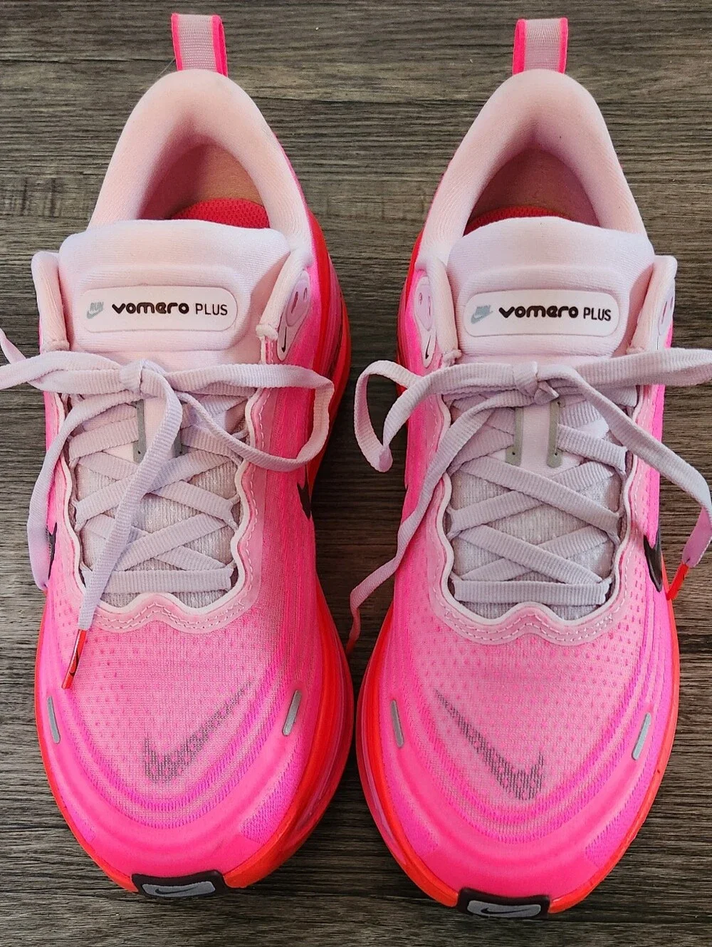 **BRAND NEW** Nike Vomero PLUS Zoom X Sz 8.5 Bright Vibrant Neon Hyper Hot Pink